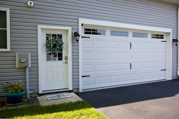 24/7 Emergency Garage Door Panel Replacement experts in Rossville, IN